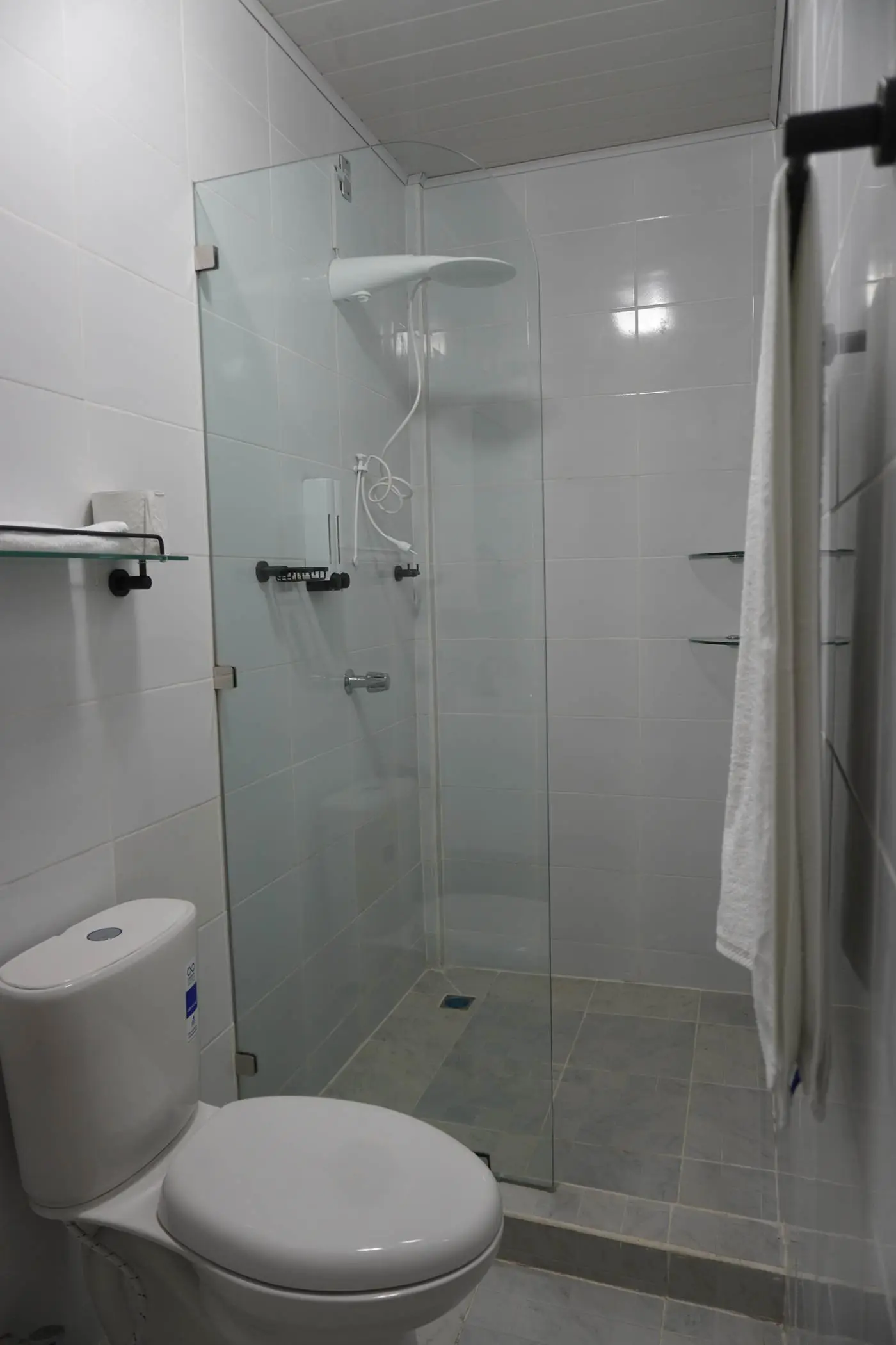 Ducha de vidrio templado, Hotel Makao